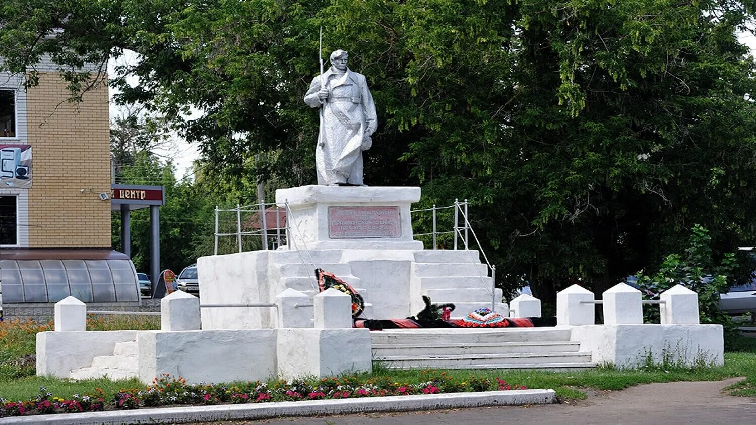 Город кирсанов где. Памятники города Кирсанова. Кирсановский район г. Кирсанов. Тамбов город Кирсанов. Тамбовская Губерния Кирсанов.