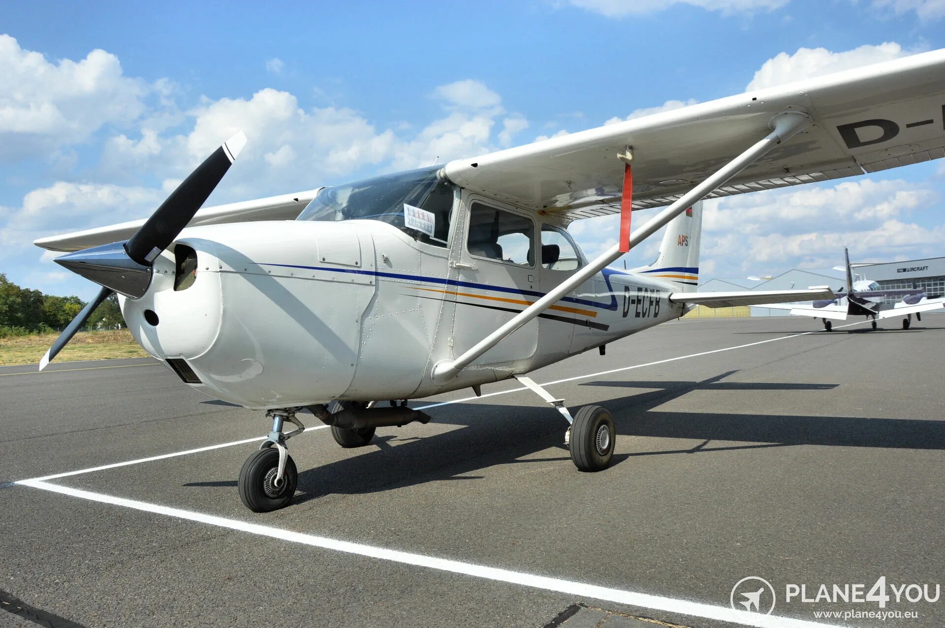 Соката самолет. Cessna 172 turboprop. Aeroprakt a-22 кабина. Cessna 421. Пзл-104 «вильга-35а.