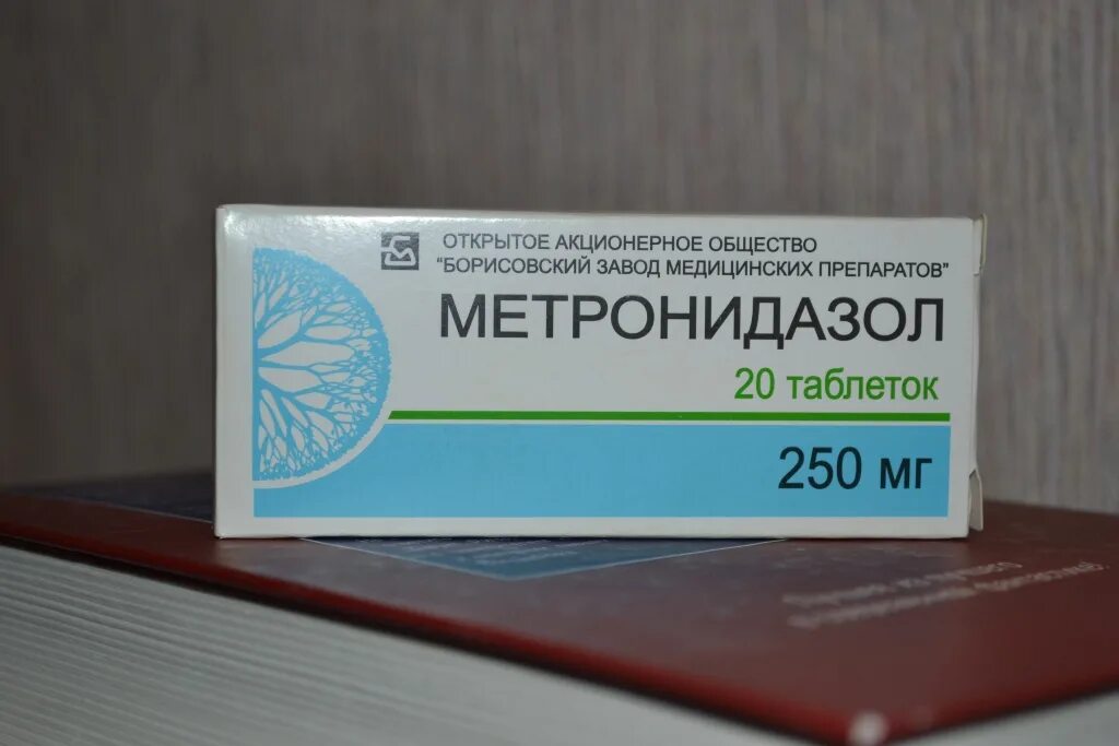 Метронидазол. Антибактериальные таблетки. Метронидазол таблетки. Таблетки от диареи метронидазол.