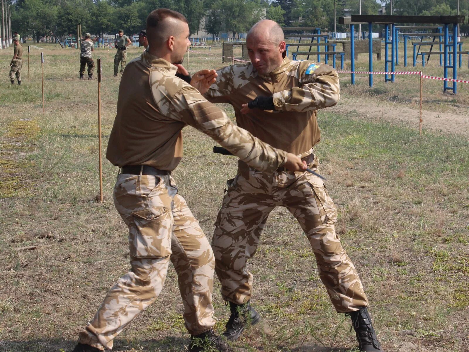 Военные тренинги. Рукопашный бой Кадочникова. Рукопашный бой армия РФ. Рукопашный бой в армии. Боевое искусство спецназа.