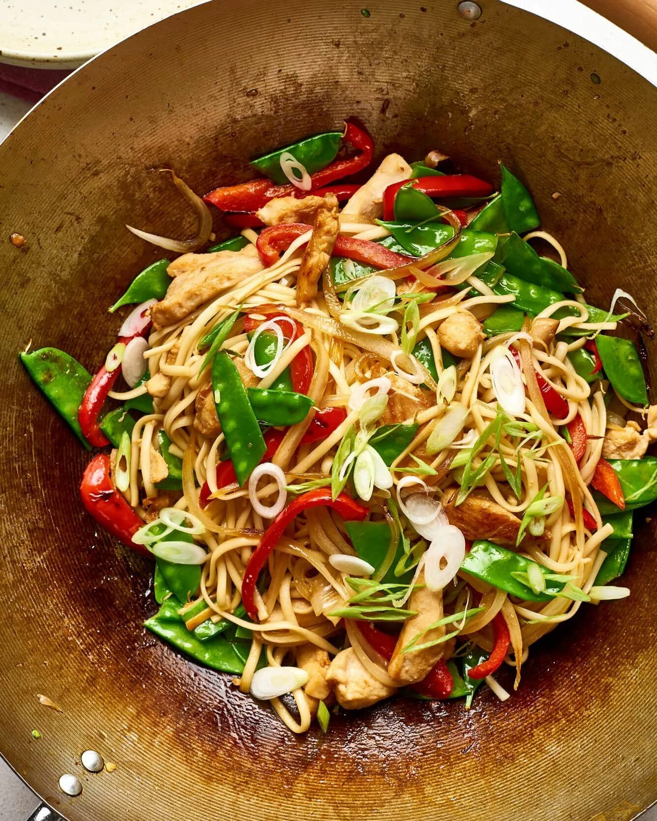 Лапша вок рецепт с курицей и овощами. Лапша вок. вок с овощами. вок с курицей. лапша вок с курицей.