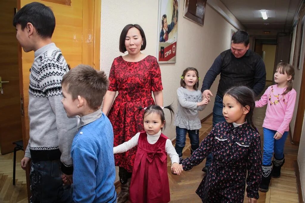 Многодетная якутия. Многодетная семья в якутии. Многодетная якутия. Многодетная семьи в чкутии. Многодетная семья в якутии.