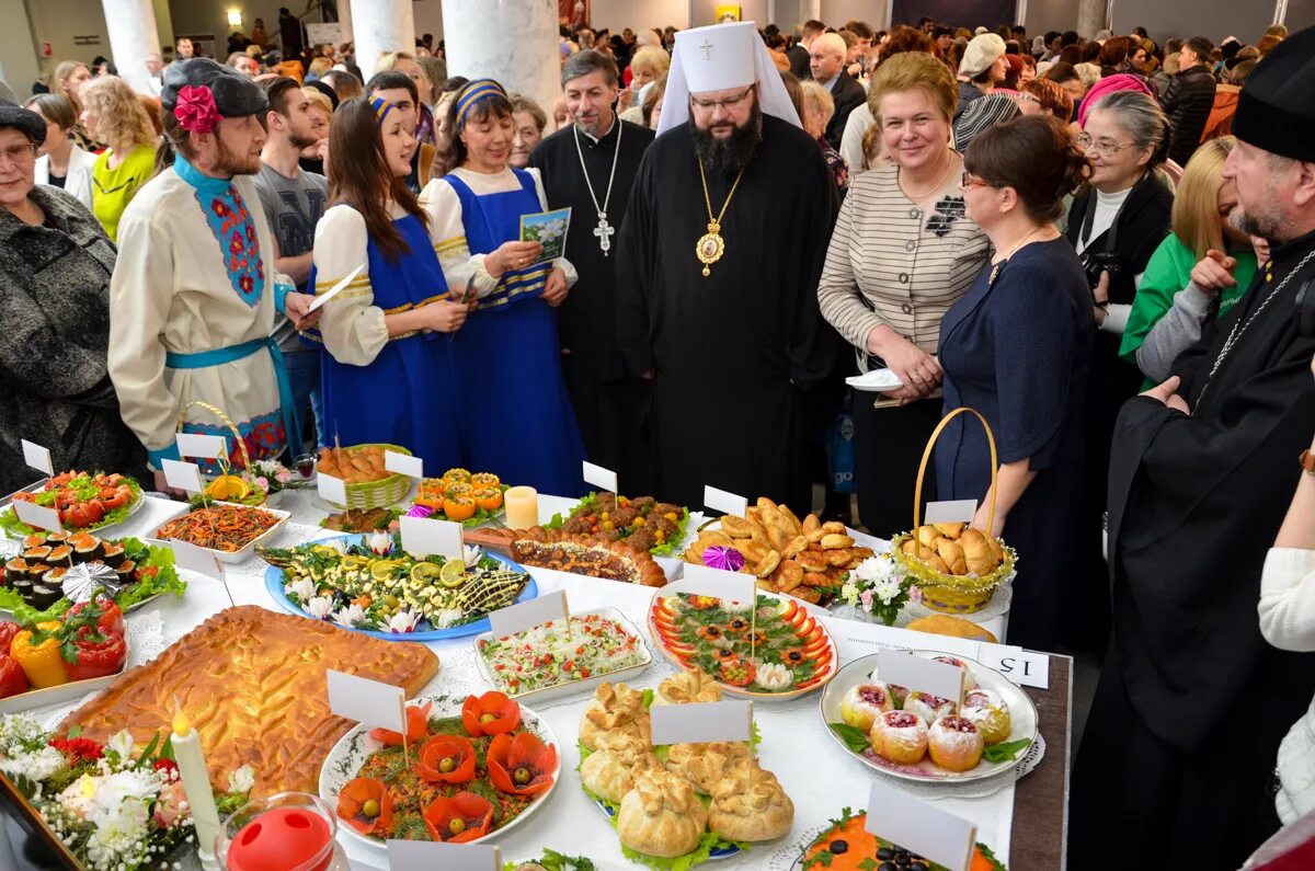 вкусный праздничный обед. праздничный стол в храме. фестиваль постной кухни. пост праздничный. красивые постные блюда.