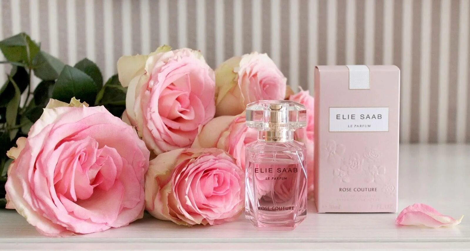 Нежным ароматом роз. Виолет Парфюм. Пинк Роуз духи. Elie Saab le Parfum Rose Couture.