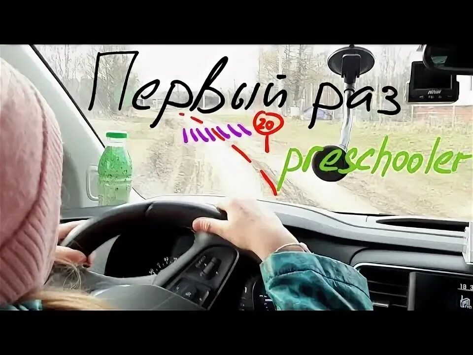 Девушка на крыше авто. Человек на крыше машины. Блондинка в кабриолете в красном шарфе. Девка на крыше машины. Картина с изображением девушки, едущей в кабриолете по улице москвы.