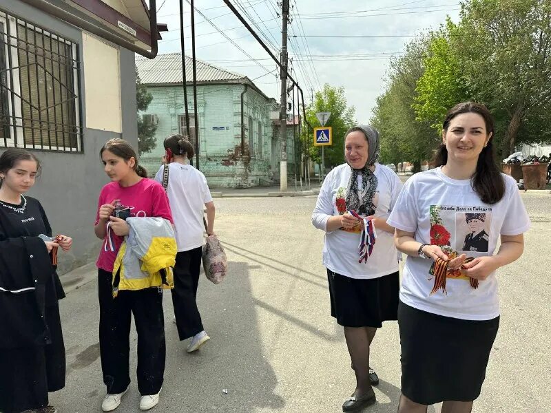 Жители или жильцы дома. Двор храма. Ик-8 амурская область. Иерей николай клигун. Гку рд усзн в мо шамильский район начальник отдела.