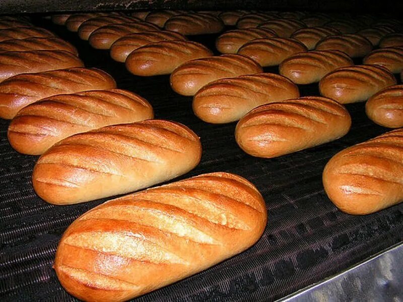 хлеб. батон. гренки сладкие. бутерброды с батоном. сосиска в хлебе для тостов.