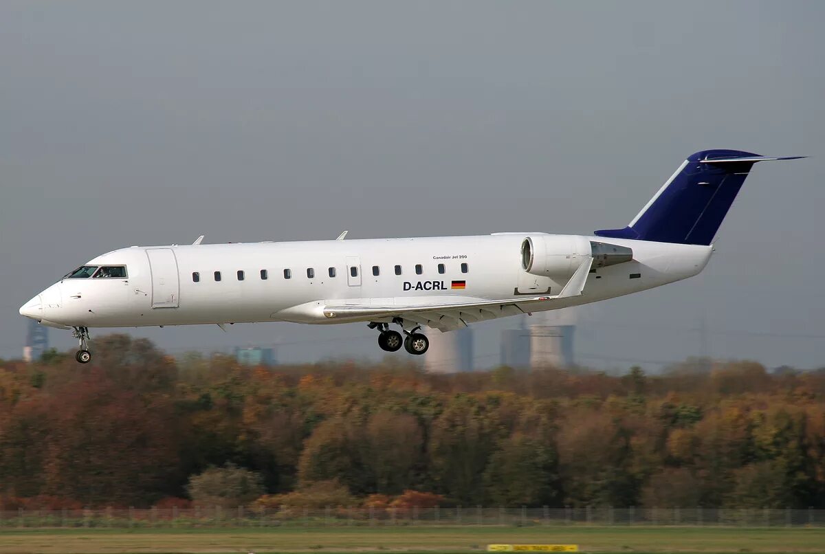 Bombardier crj200. Canadair CRJ 200 самолет. Bombardier Regional Jet 200. Canadair (Bombardier) Regional Jet 200. Самолет canadair crj 200