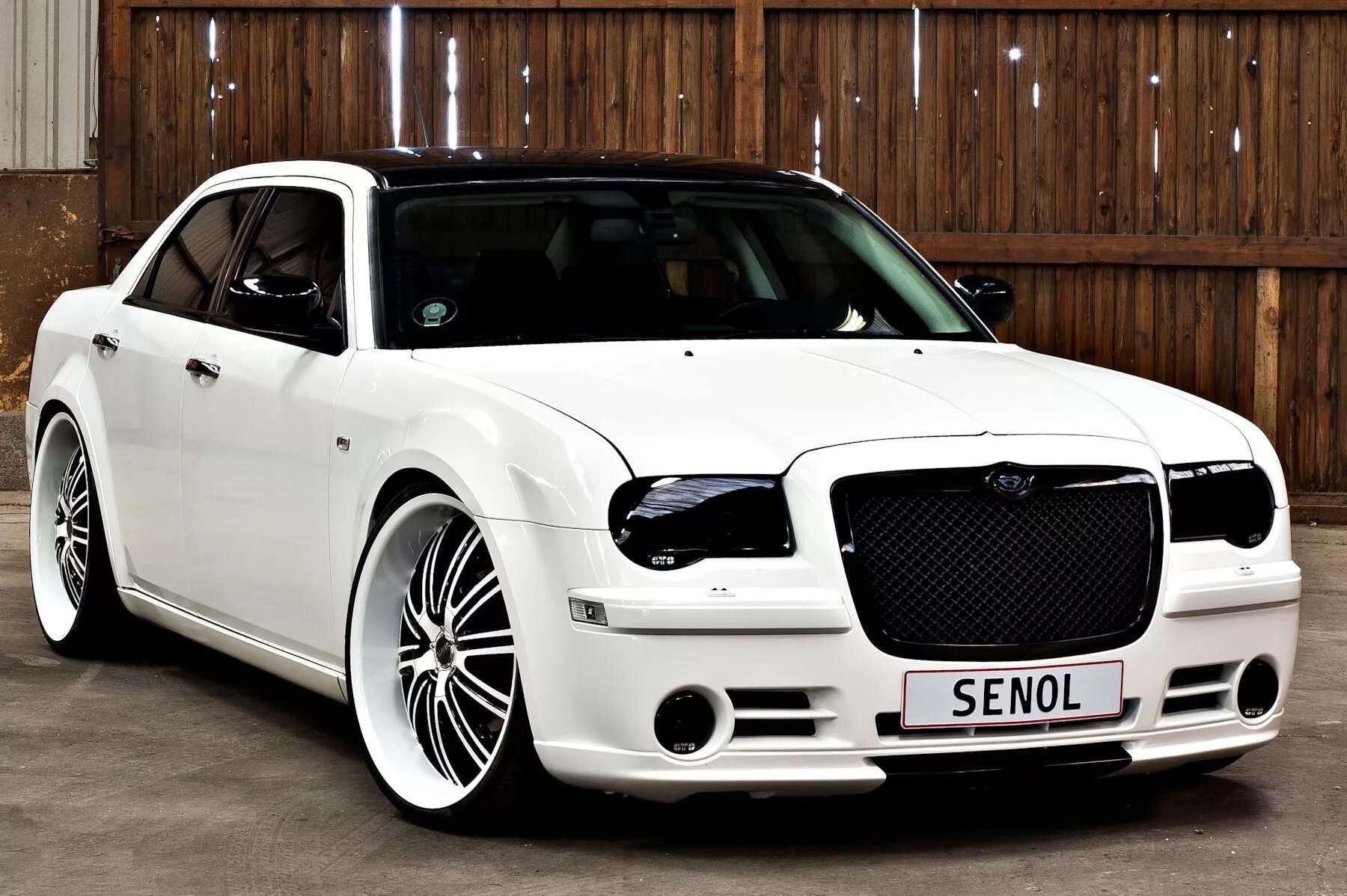 Тюнинг крайслера. Chrysler 300c Tuning. Chrysler 300c tuned. Chrysler 300 Tuning. Крайслер 300c Tuning.