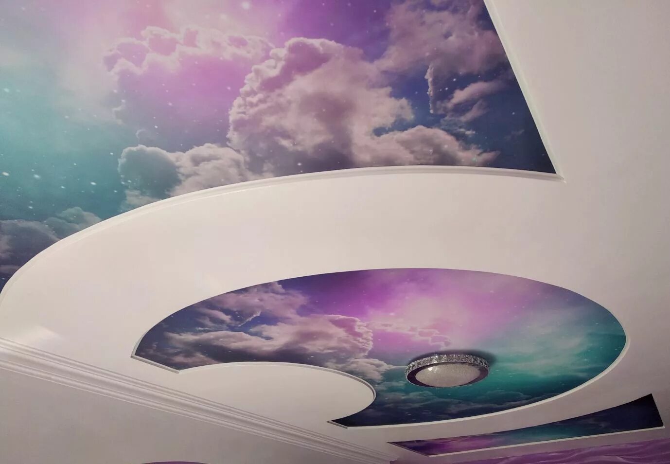 фотопечать на потолке. натяжной потолок озон. потолок небо. натяжной потолок небо с облаками. натяжные потолки.