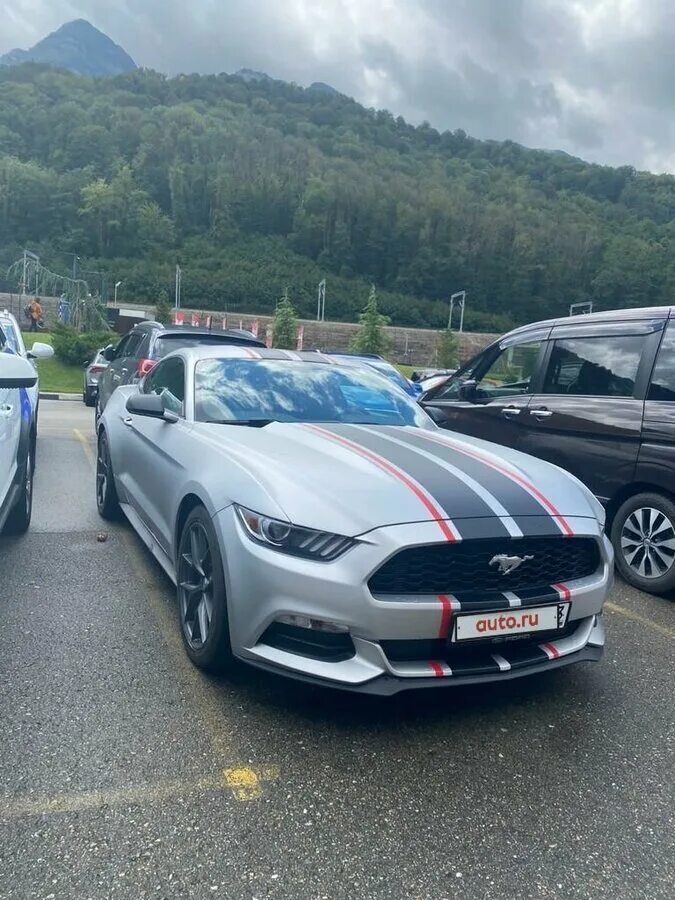 Мустанг 8. Форд мустанг в гараже. Ford mustang 2010. Ford mustang 6 2. Форд мустанг 2005.