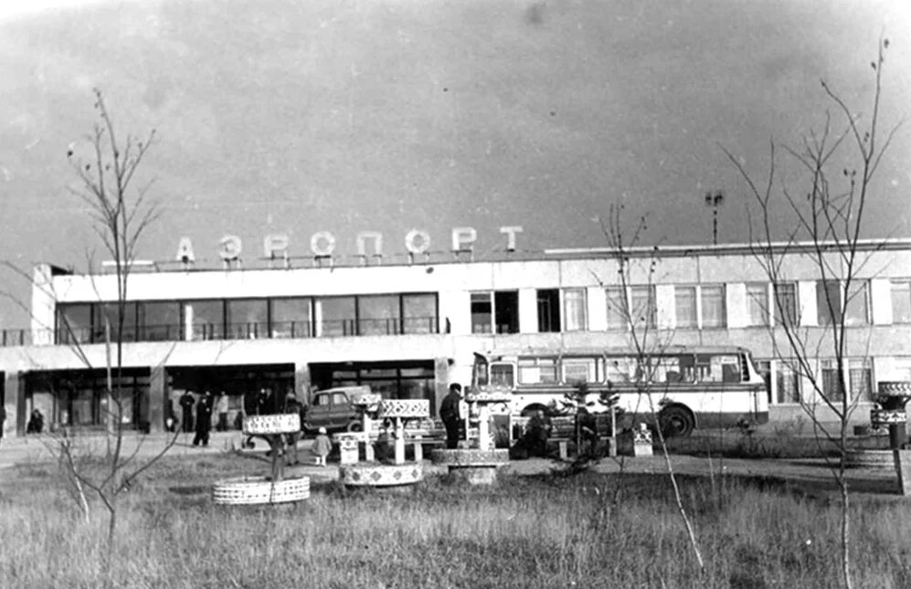 Город чернушка пермский край. Старый аэропорт чернушка. Чернушка аэропорт. Аэропорт бугульма. Аэропорт чернушка.