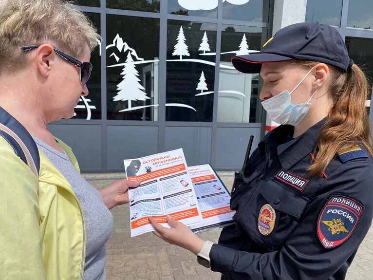 Полиция в соц сетях. Полиция Калининград. Полицейские Калининград. Сотрудник полиции. Транспортная полиция.