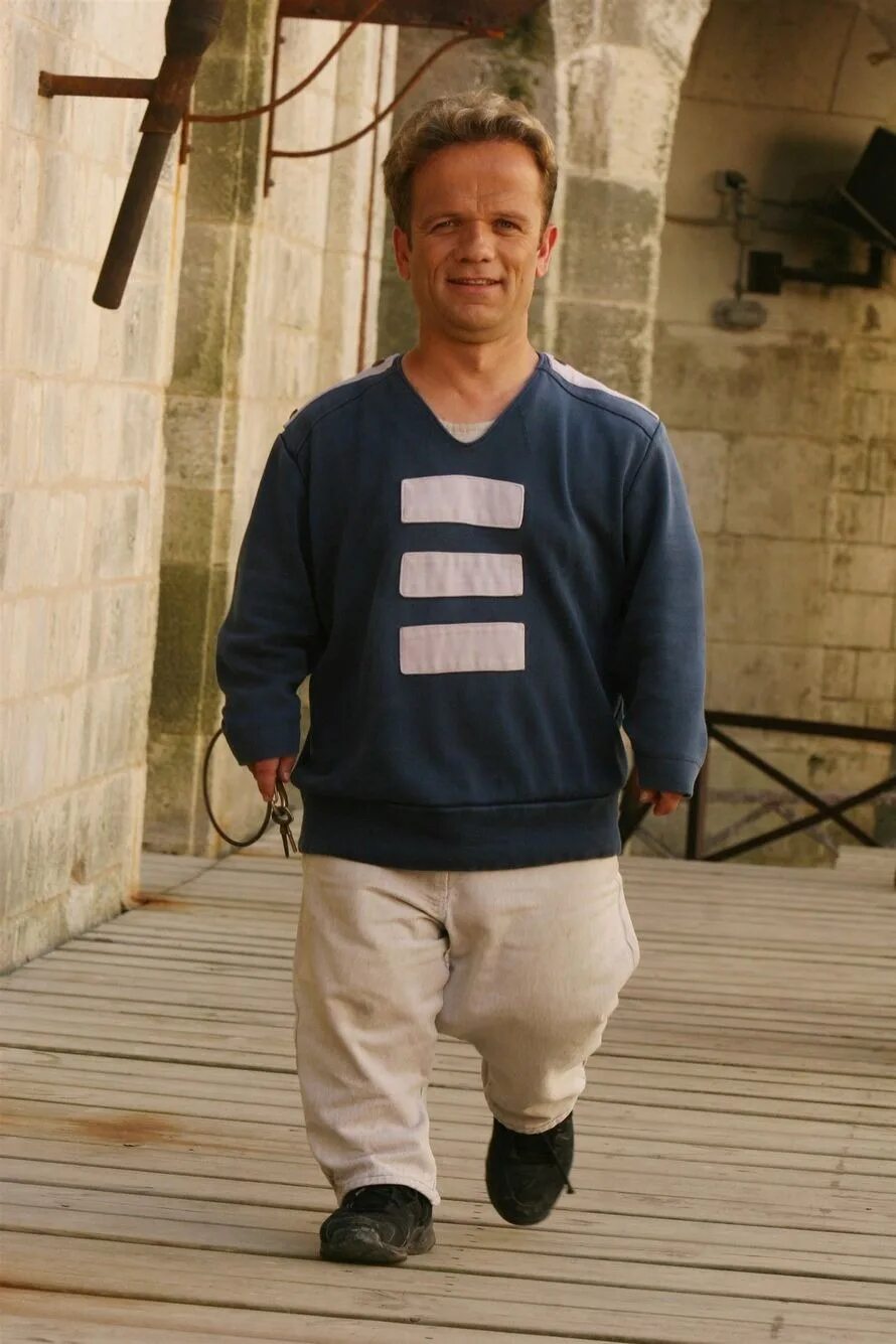 Паспарту форт форт боярд. Карлик паспарту форт боярд. Питер динклэйдж форт боярд паспарту. Паспарту форт боярд. Карлики форта.