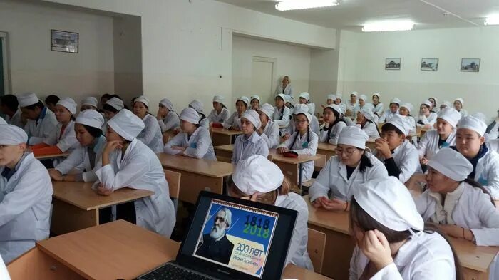 Калмыцкий медицинский колледж выпуск 2011г. Калмыцкий медицинский колледж. Медицинский колледж имени тамары хахлыновой. Директор медколледжа элиста. Калмыцкий медицинский колледж.