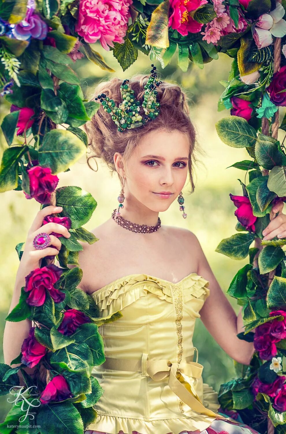 девушка с цветами фэнтези. свадебные платья. королева роз девушка. эллада исмаилова. женщина королева цветов.