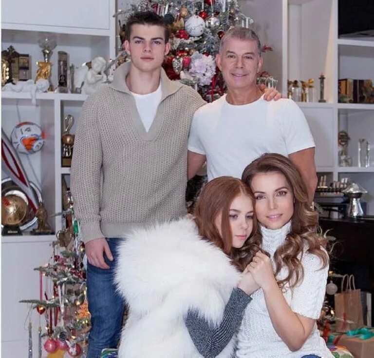 олег газманов и марианна газманова. дочь олега газманова. сколько лет дочери олега газманова. марианна муравьева газманова. олег газманов дочь марианна.