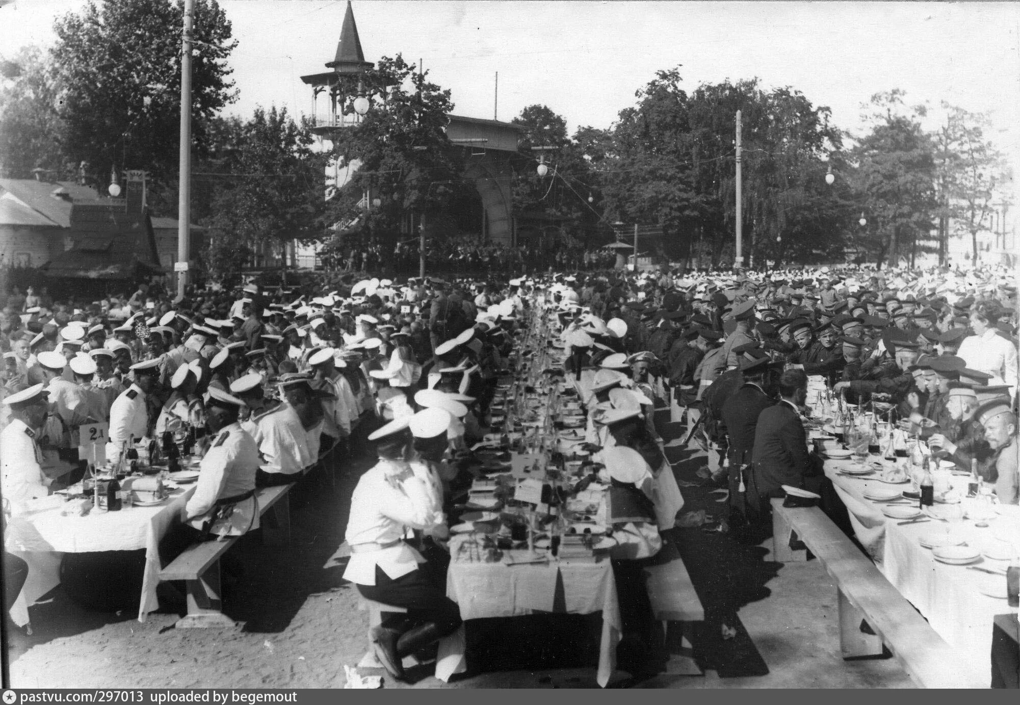 Инициатор первых потешных пожарных отрядов 1910. «потешные войска», никлай 2. потешные войска 1908. потешные войска движение. смотры «потешных» на марсовом поле. 1911-1912.