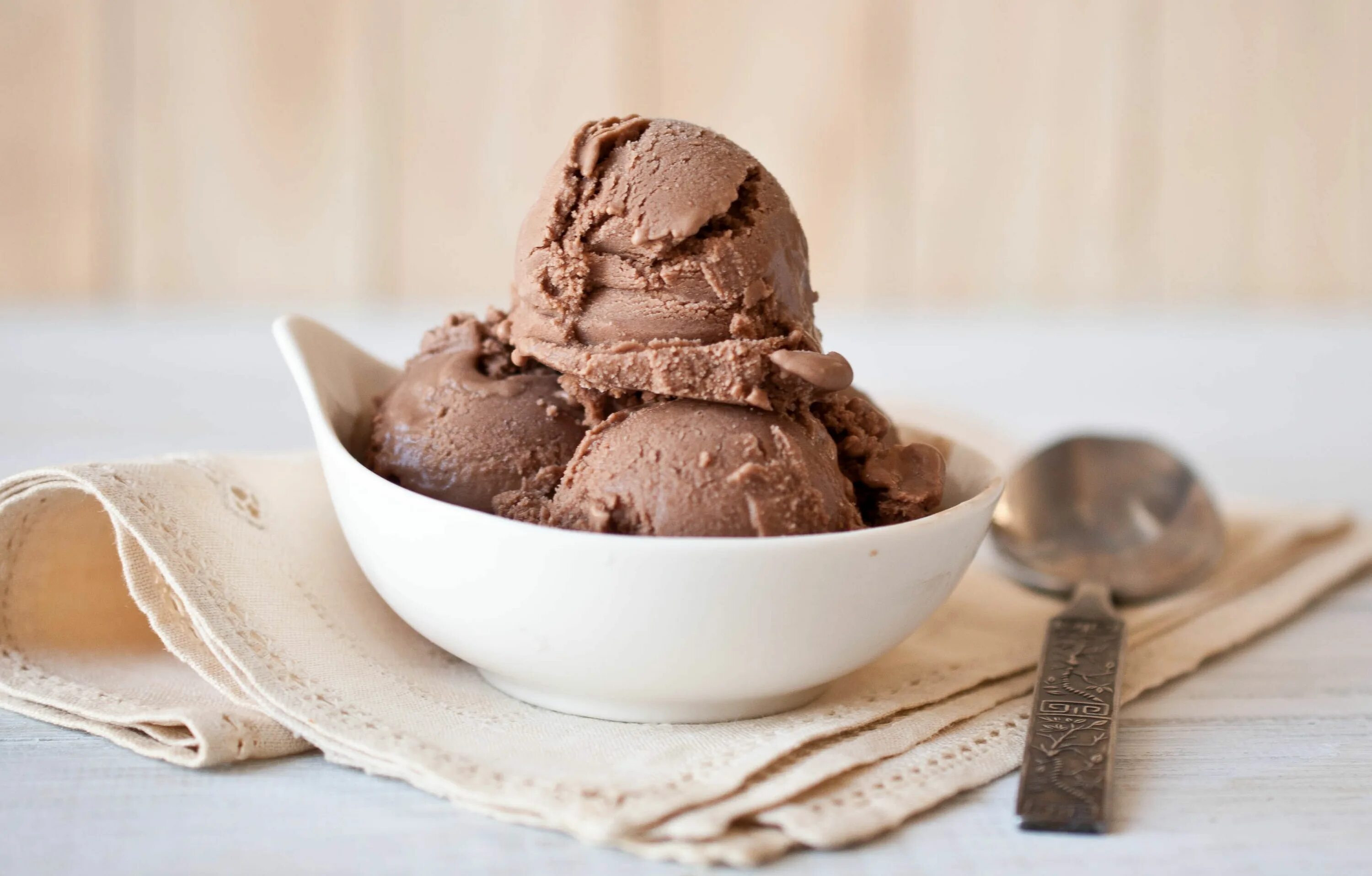 Красивое шоколадное мороженое. День шоколадного мороженого. Chocolate ice cream. Сливочно шоколадное мороженое. Шоколадное мороженое.