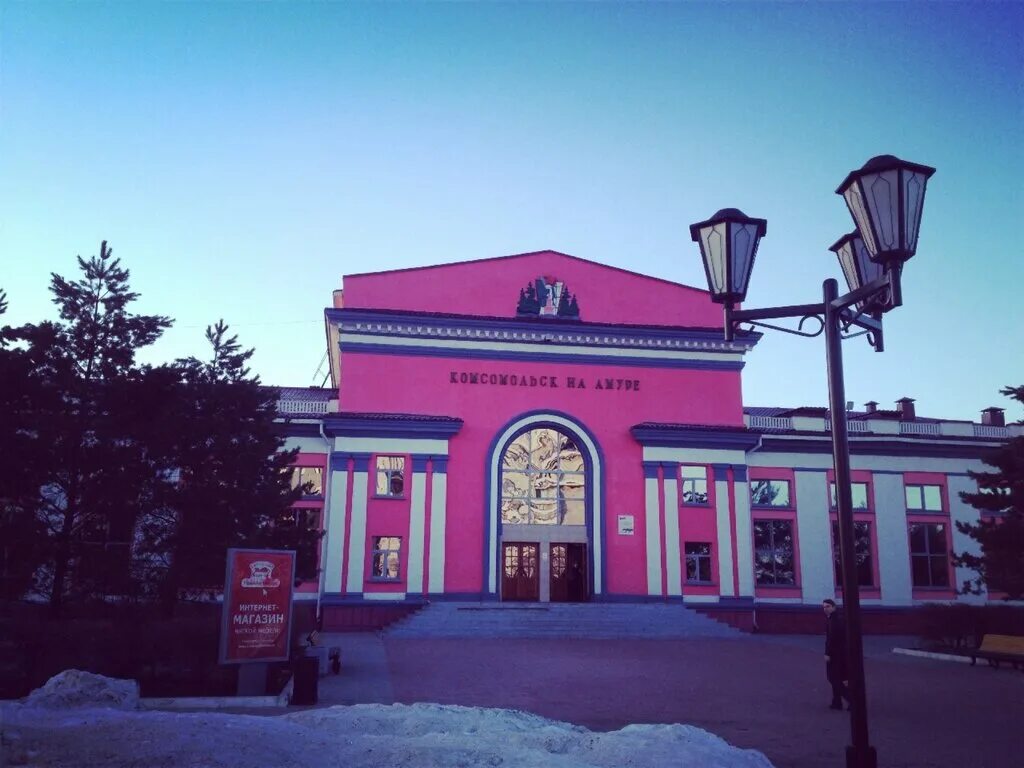 Жд станция комсомольск. Жд станция амур хабаровск. Вокзал комсомольск на амуре. Железнодорожный вокзал комсомольск-на-амуре. Жд станция комсомольск.