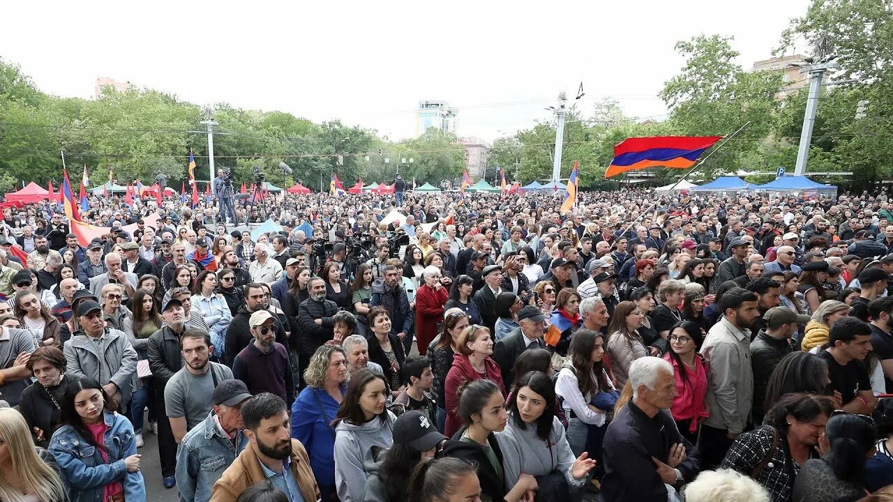 Последние новости в армении на сегодняшний день. Митинги в Армении Арцах. Митинг в Ереване. Оппозиция Армении. Акции протеста в Ереване.