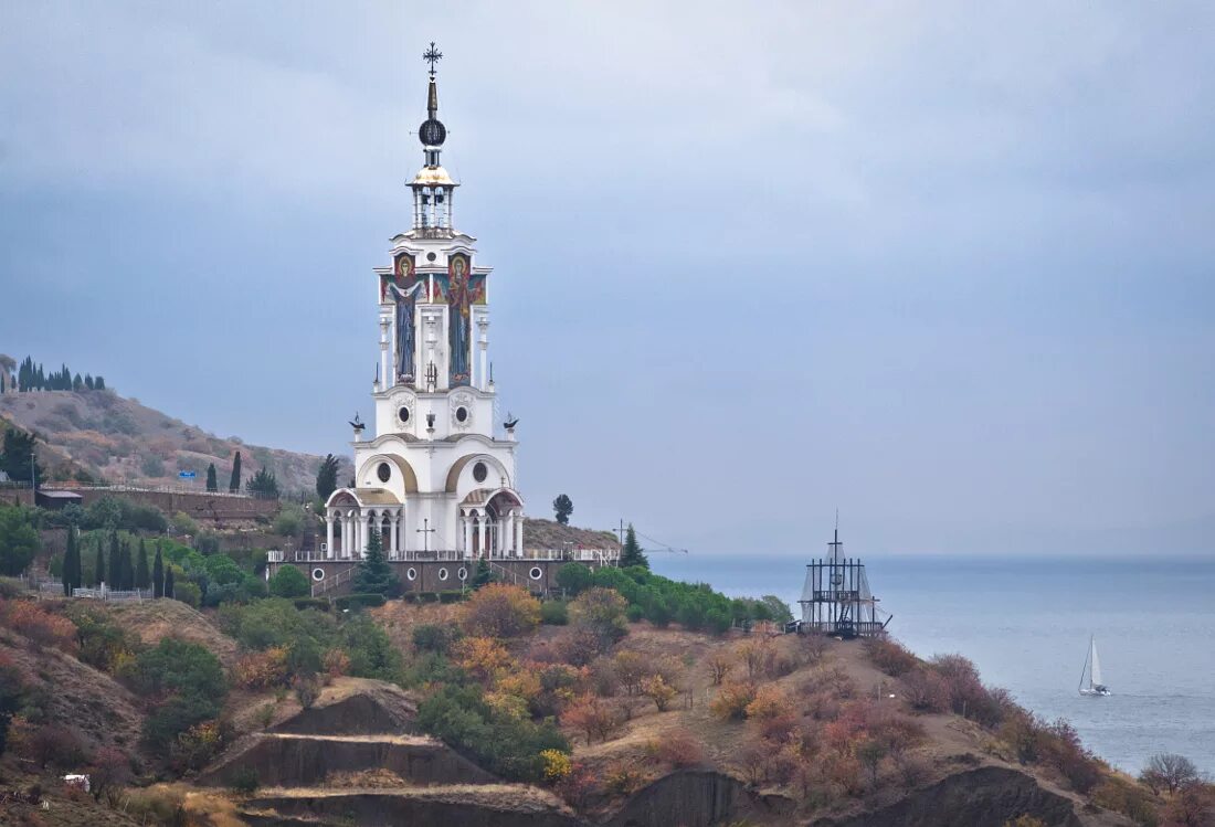 Храм-Маяк святителя Николая Чудотворца. Храм святителя Николая в Крыму Малореченское. Малореченское. Храм-Маяк. Храм-Маяк Николая Чудотворца Крым. Погода в малореченском