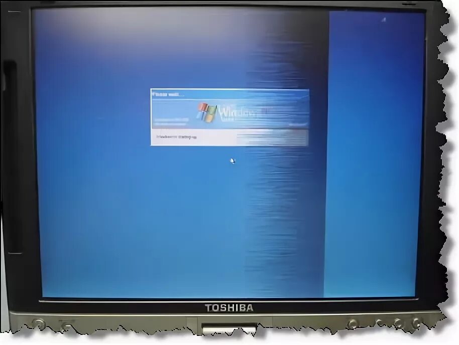 Телевизор самсунг рябит экран. Горизонтальные полосы на мониторе. Светлые полосы на мониторе. Синяя полоса на мониторе.