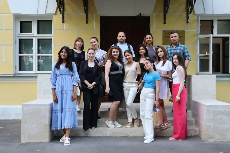 корпусы крсу. славянский университет в бишкеке факультеты. славянский университет факультеты. крсу кыргызско-российский славянский университет. бишкек университет крсу.