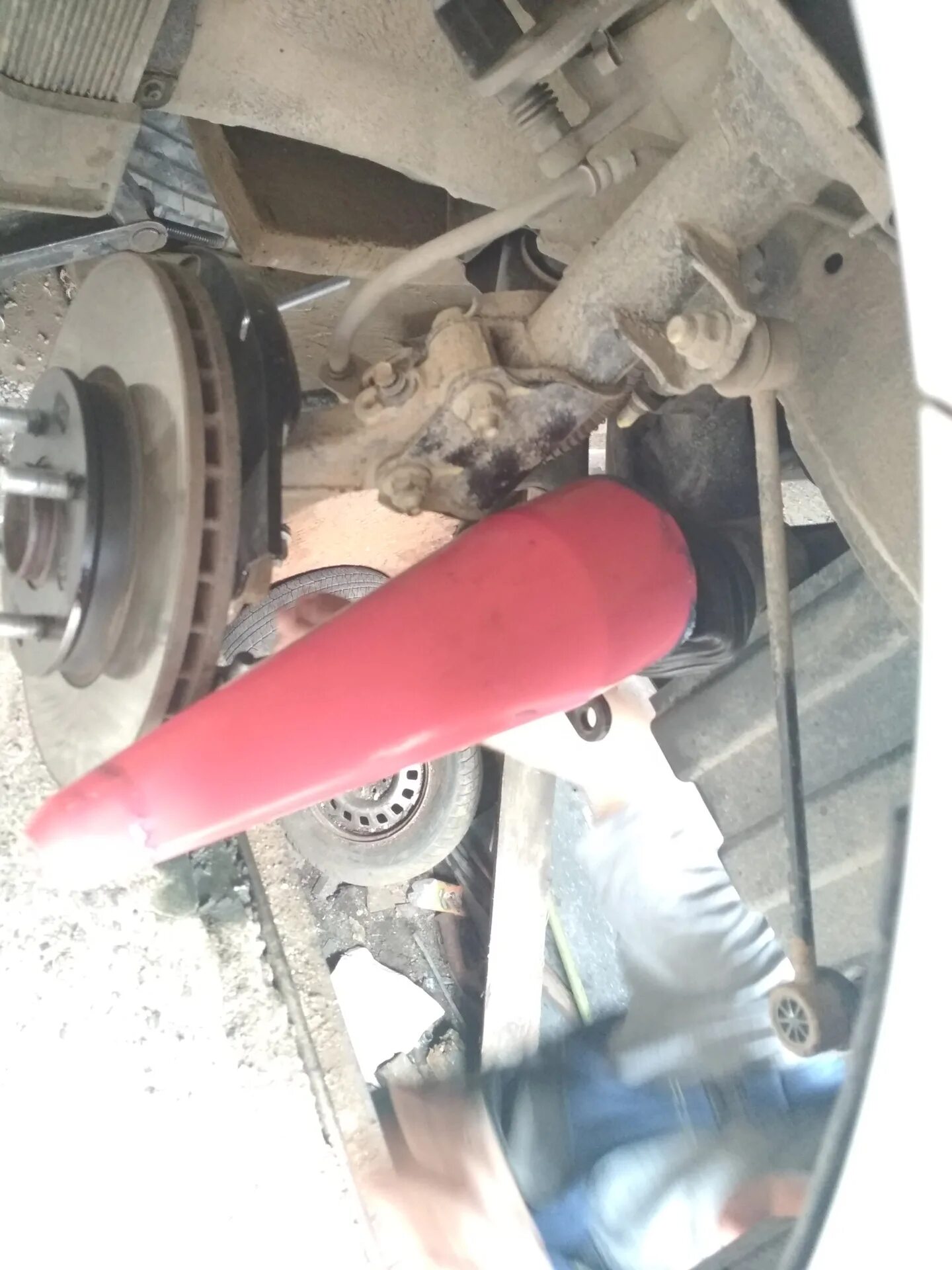 Приспособление для пыльников шруса без снятия шруса. Приспособа для снятия шруса внутреннего шруса. Натягивание пыльника шруса. Инструмент для установки пыльника шруса без снятия шруса. 82820 пневмосъемник для пыльников шруса.