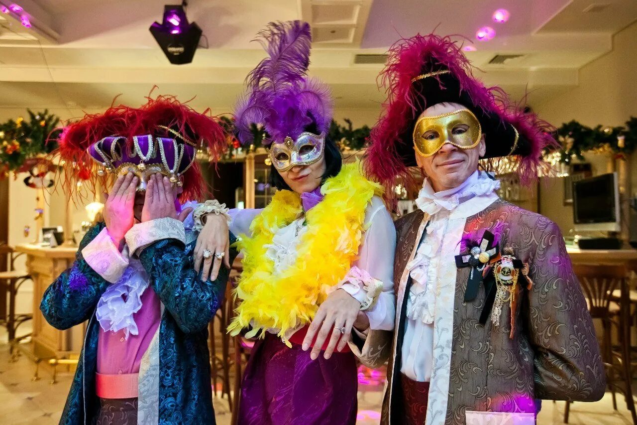 костюмированная вечеринка. костюмированный бал в венеции. венецианский карнавал италия бал. тематика вечеринки маскарад. вечеринка в венецианском стиле.