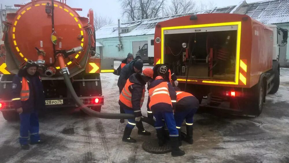 Аварийный водоканал ярославль. Водоканал ярославль фото. Униформа водоканала. Служба водоканала. Ярославльводоканал.