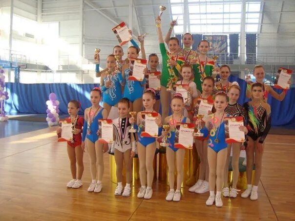 Отрадный самарская бассейн бассейн дельфин. Спортивный отрадный. Спортивный отрадный. Отрадный улица спортивная 43. Спорткомплекс в отрадном самарской области.