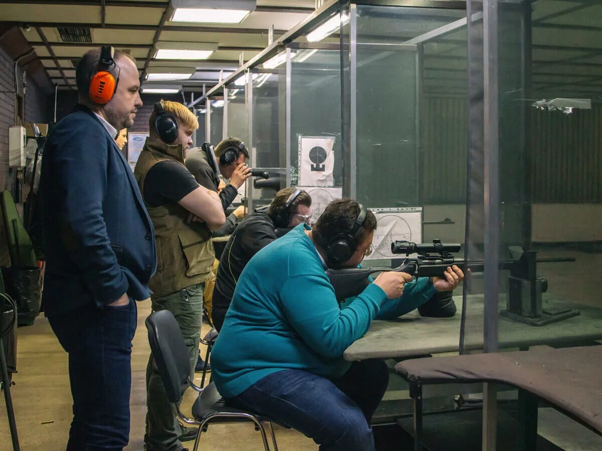 тир кольчуга. пневматический тир. стрелковый тир волоколамское шоссе. тир в елино. стрельба в тире полиция.