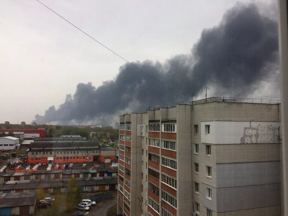 Пожар в Кстово на заводе Лукойл. Пожар на Лукойл Нижегороднефтеоргсинтез. Кстово Нижегородской области завод пожар. Лукойл НПЗ Кстово пожар. Сгорел лукойл