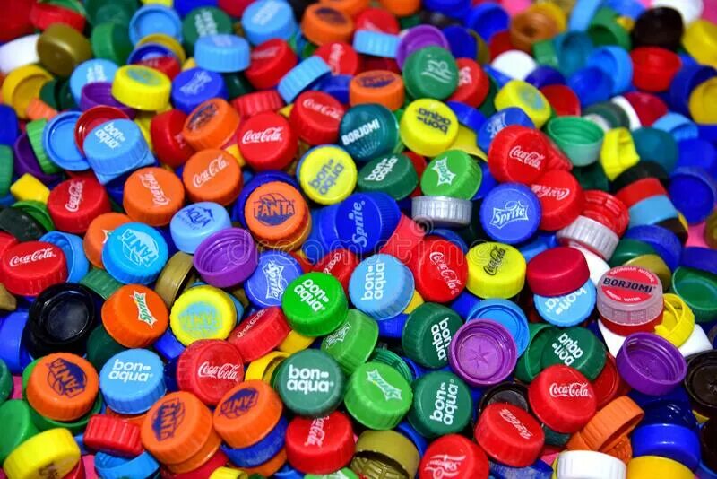 Крышка фанта. Пластиковая крышка фанта. крышки от бутылок кока кола. крышки от бутылок кола пластик.