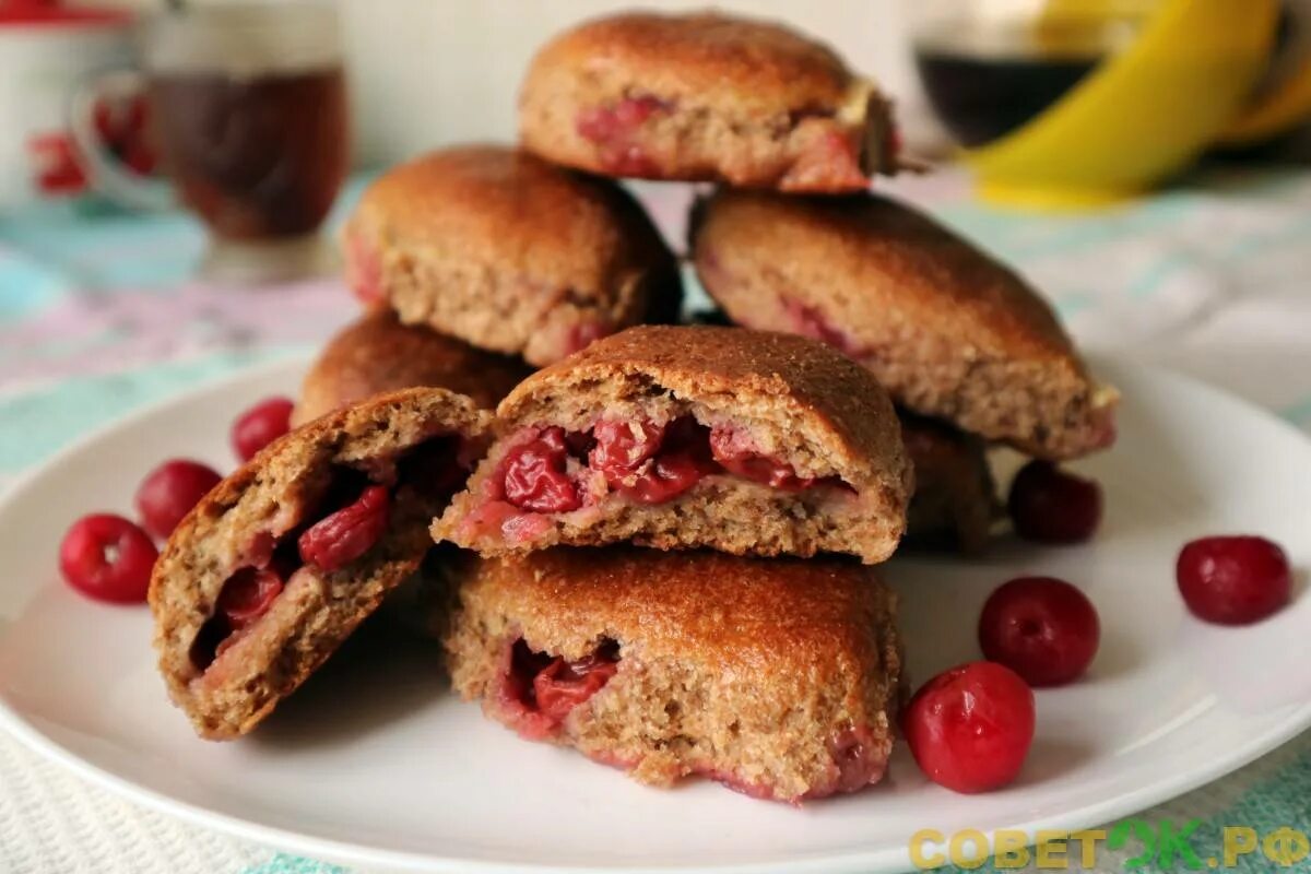 Ржаные пряники. Бездрожжевой хлеб из цельнозерновой муки. Пироги из цельнозерновой муки. Выпечка с цельнозерновой мукой. Пшеничный хлеб из муки грубого помола.