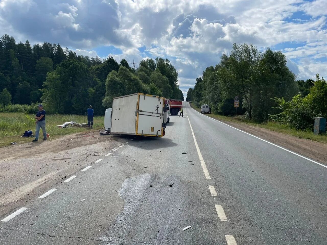 За 3 дня прошли 38 км. Авария трасса м7 Уфа-Дюртюли вчера. Дороги. Летняя дорога. Машина на дороге.