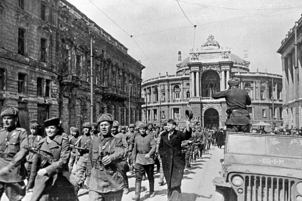 Одесские войска. Одесса 10 апреля 1944 года. Освобождение Одессы 1941. День освобождения Одессы от румынско-немецких войск 1944г.. Одесса в Великую отечественную войну освобождение.