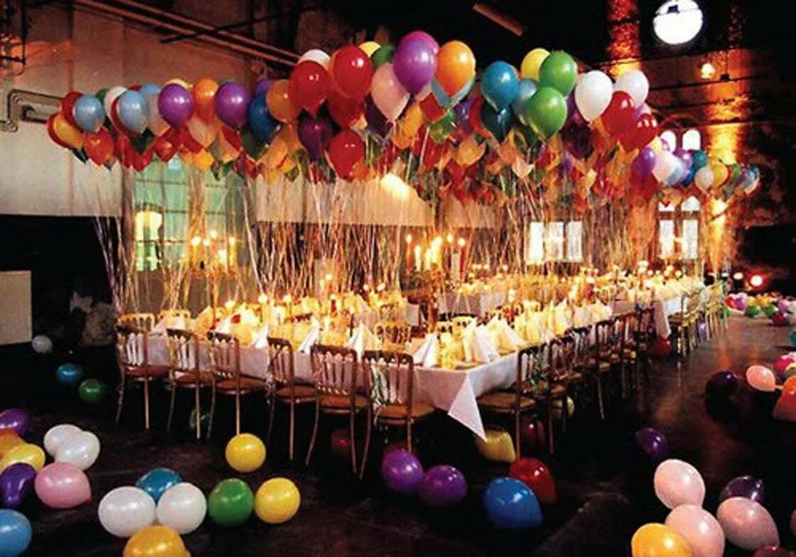 Украшение стола шарами. Украсить на день рождения. Украшение зала шарами на день рождения. Украшения для вечеринки.