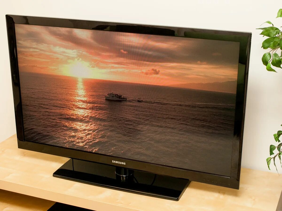 Купить телевизор 38. Samsung TV 2012. Samsung телевизор 2012 Smart TV. Телевизор самсунг смарт ТВ 2012. Самсунг смарт ТВ 42.