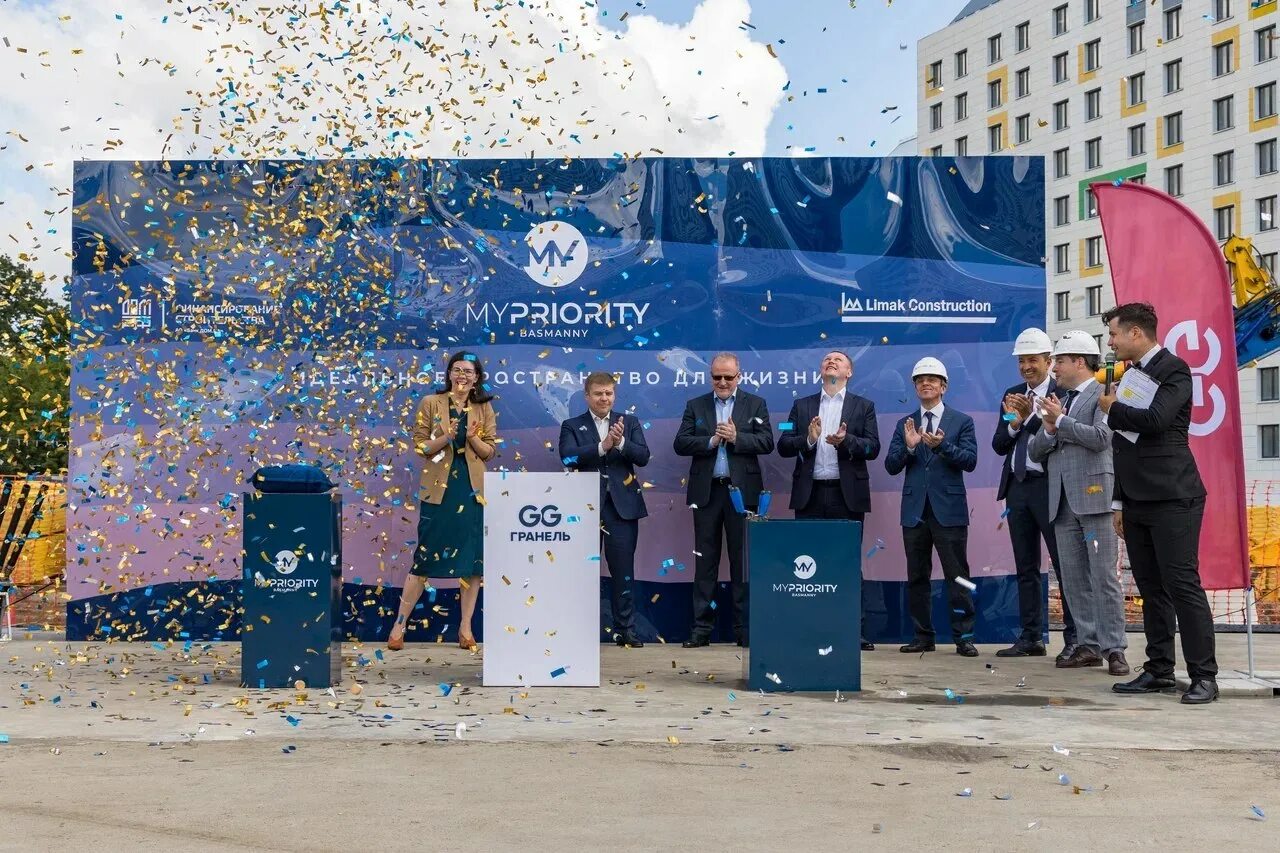 Гранель новости. Группа компаний Гранель. ЖК MYPRIORITY Басманный. Закладка капсулы ЖК MYPRIORITY Basmanny. Фото сотрудники Гранель.