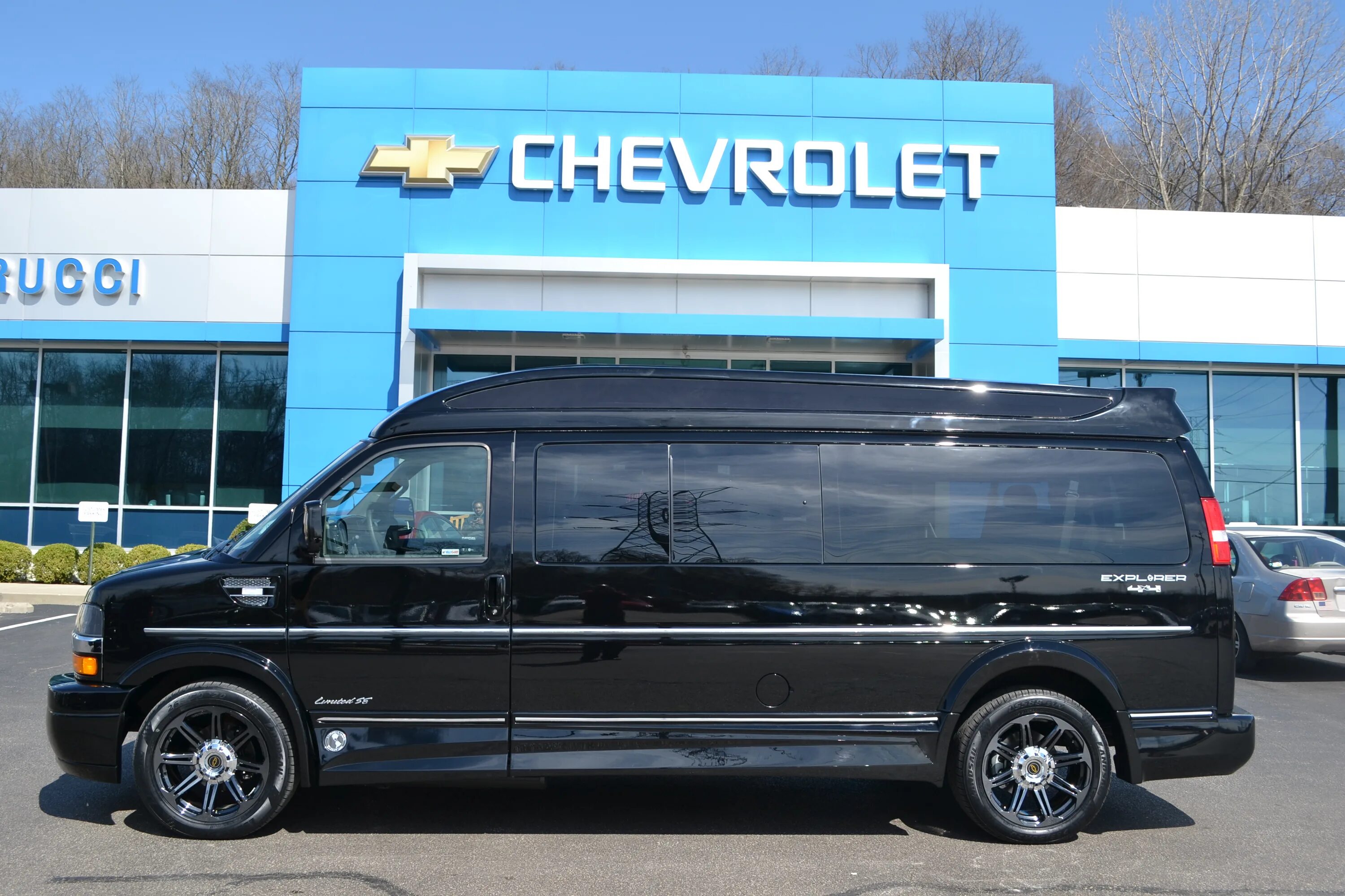 Limited se. Chevrolet Express Explorer Limited. Chevrolet Express van. Chevrolet Explorer van. Chevrolet Express van 4x4.