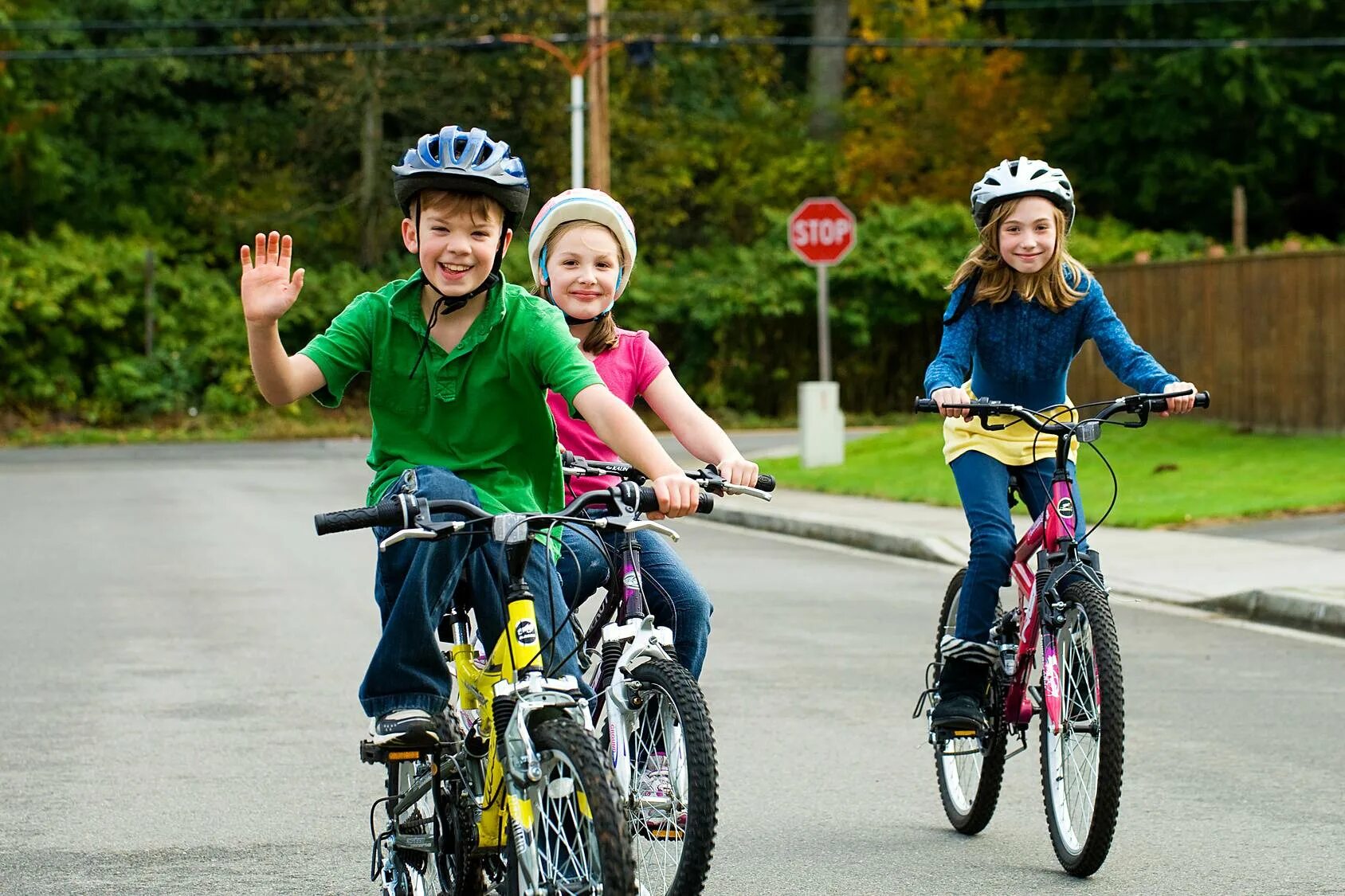 The children are riding bikes. Дети с велосипедом. Дети катаются на велосипеде. Подросток на велосипеде. Дети катаются на велосипе.