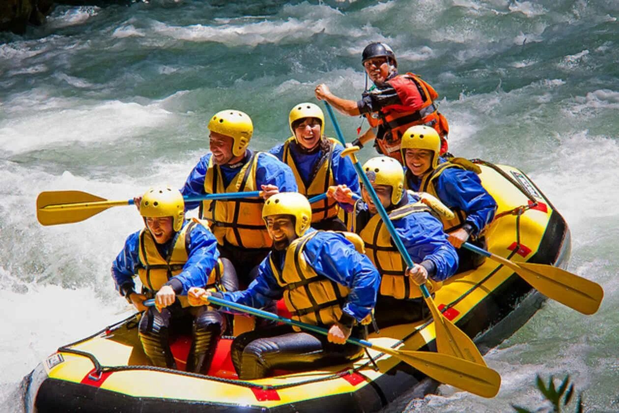 Активный отдых. Сплав по горной реке. Виды туризма. Рафтинг это экстремальный вид спорта. Экстремальные виды спорта.
