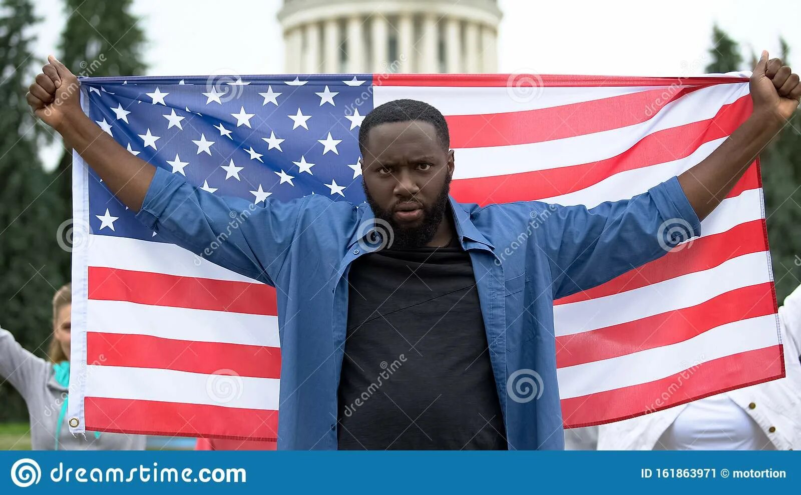Афроамериканцы в США. Афроамериканец с флагом Конфедерации. Флаг против афроамериканцев. Афроамериканец нация. Как афроамериканцы оказались в северной америке