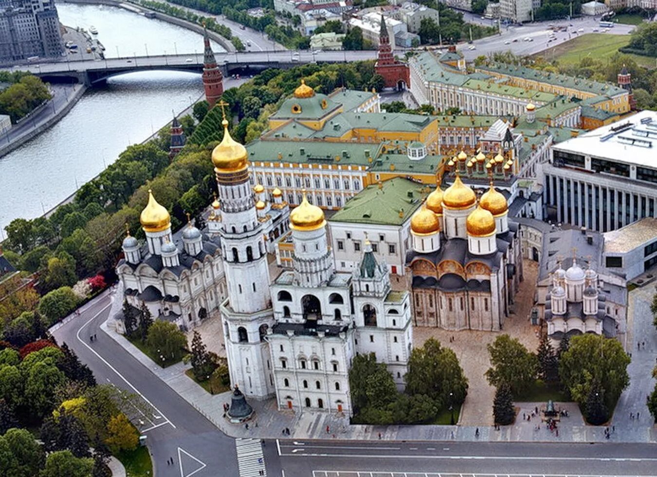 Соборная площадь Московского Кремля. Соборная площадь: соборы Московского Кремля. Ансамбль Московского Кремля. Архитектурный ансамбль Соборной площади.