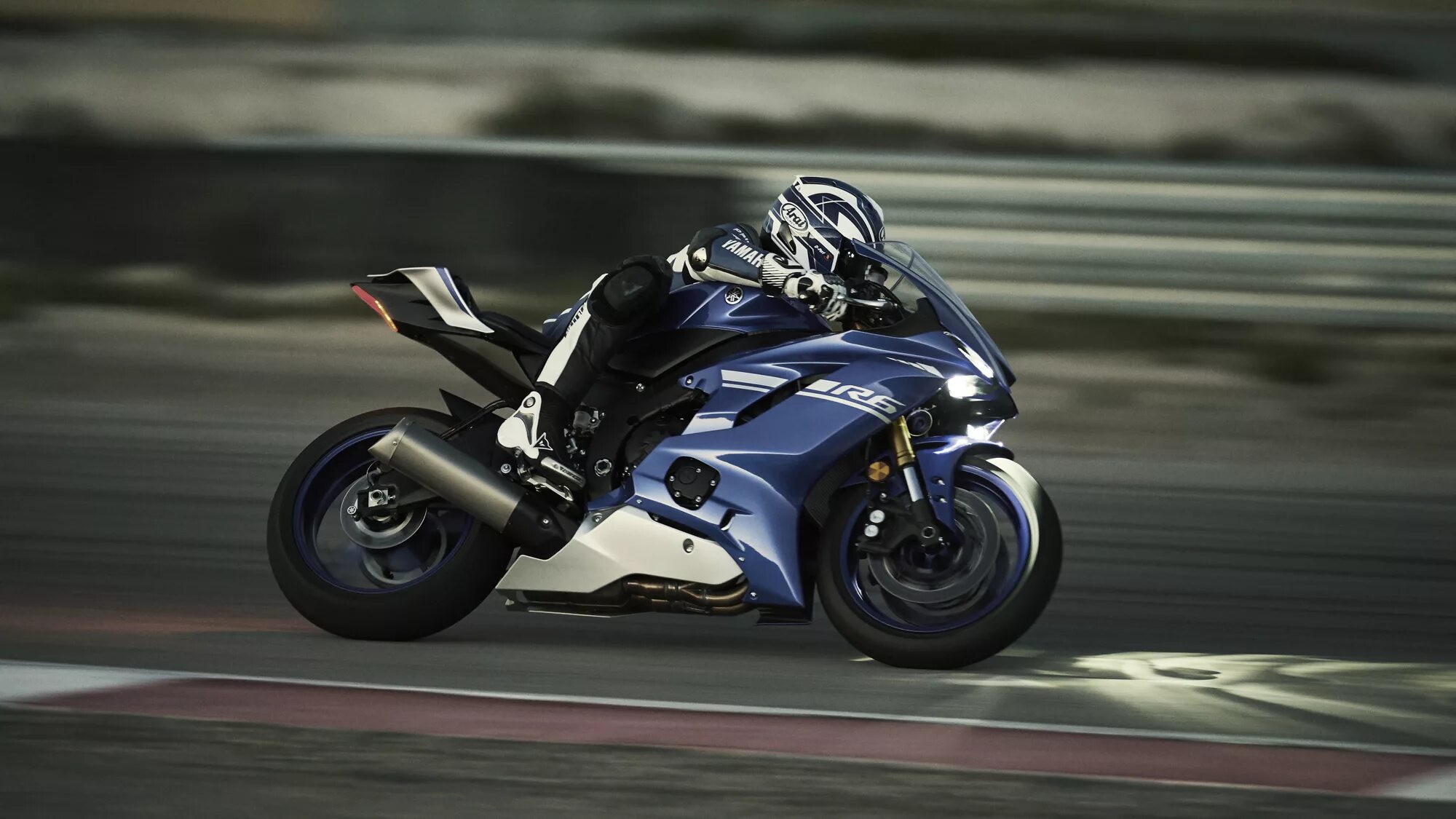 R6 x