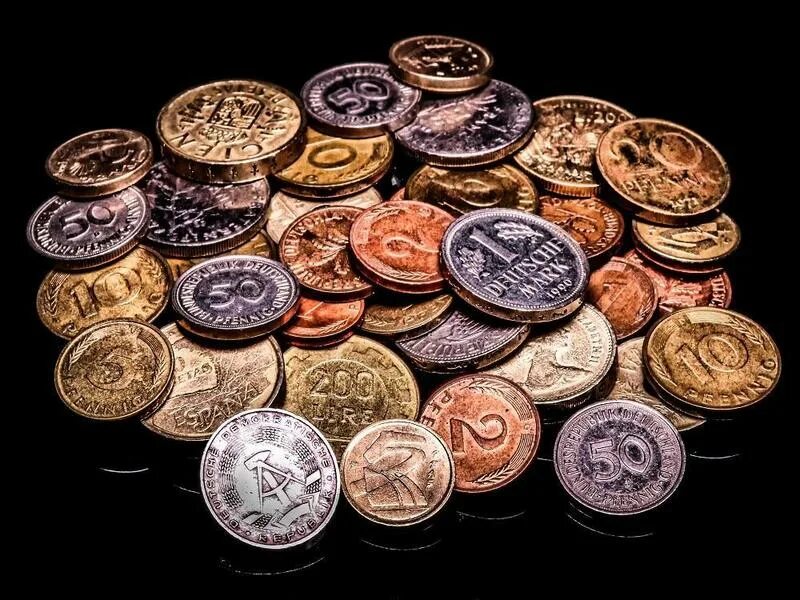 Кто такие нумизматы. Монеты. Коллекционер монет. Коллекционирование старинных монет. Коллекционировать монеты.