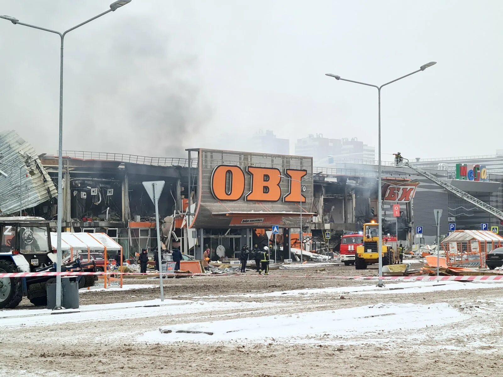 Химки трц. Оби мега Химки взрыв.. ТЦ мега Химки пожар. Obi Химки пожар. Химки, ТРЦ «мега-Химки».