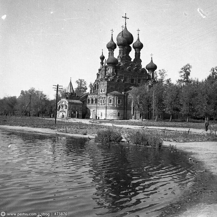 Село останкино. Деревня Останкино Москва. Храм Живоначальной Троицы в Останкино. Москва 1950 Останкино. Пруд в Останкино 70е.